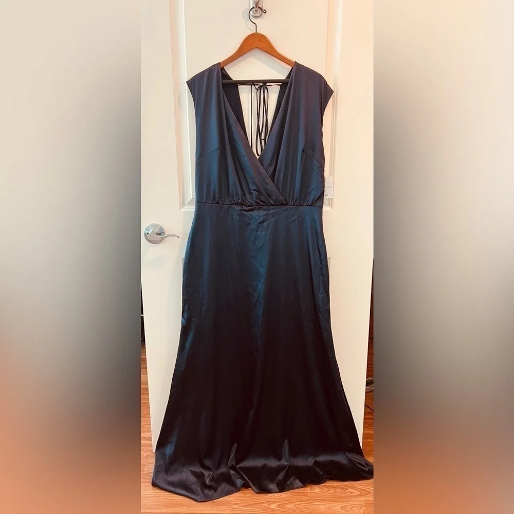 Dessy Collection V Neck Stretch Satin Charmeuse Gown In Midnight Blue